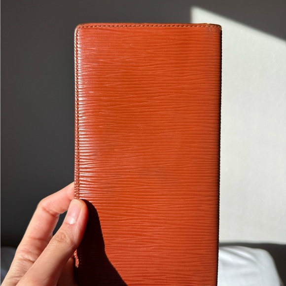 Authentic Louis Vuitton Epi Checkbook Bifold - Picture 2 of 9